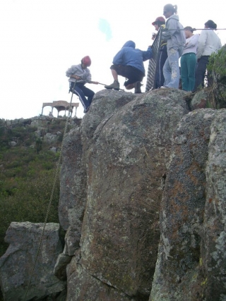  Cliff rappelling
